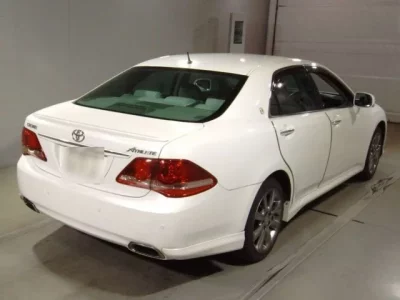 Toyota CROWN  с аукциона в Японии