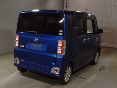 Toyota PIXIS MEGA  с аукциона в Японии