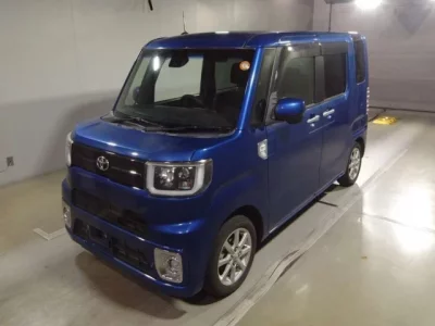 Toyota PIXIS MEGA  с аукциона в Японии