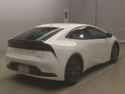 Toyota PRIUS  с аукциона в Японии