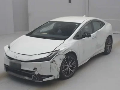 Toyota PRIUS  с аукциона в Японии