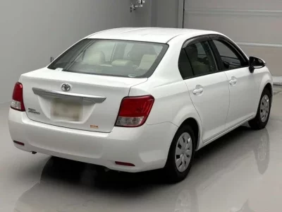 Toyota COROLLA AXIO  с аукциона в Японии