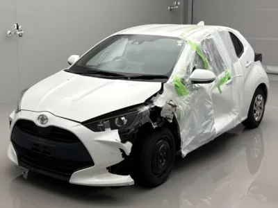 Toyota YARIS  с аукциона в Японии