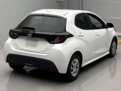 Toyota YARIS  с аукциона в Японии