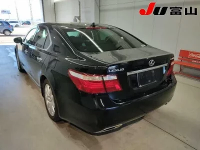 Lexus LS  с аукциона в Японии