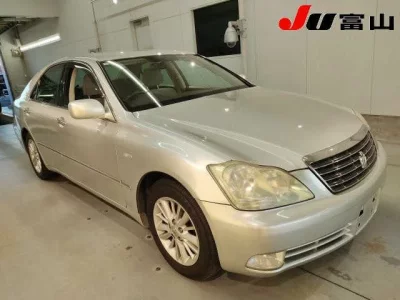 Toyota CROWN  с аукциона в Японии