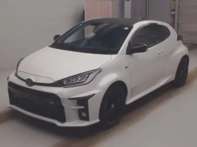 Toyota YARIS  с аукциона в Японии