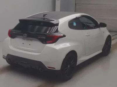 Toyota YARIS  с аукциона в Японии