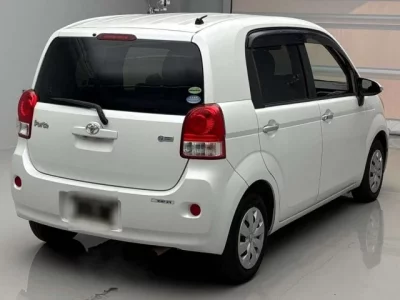 Toyota PORTE  с аукциона в Японии