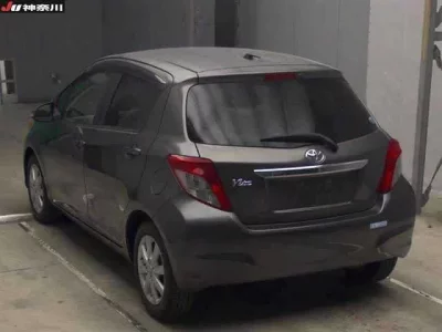 Toyota VITZ  с аукциона в Японии