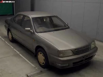 Toyota CAMRY  с аукциона в Японии