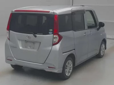 Toyota ROOMY  с аукциона в Японии