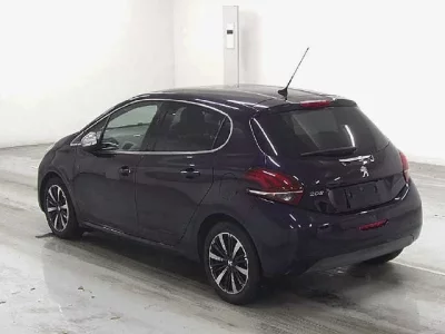 Peugeot 208  с аукциона в Японии