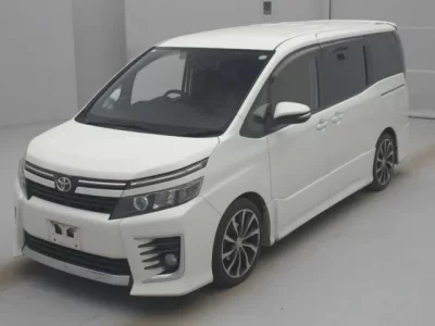 Toyota VOXY  с аукциона в Японии