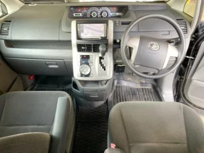 Toyota VOXY  с аукциона в Японии