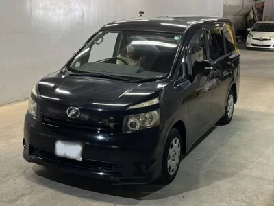 Toyota VOXY  с аукциона в Японии