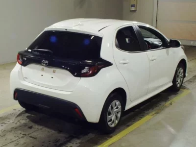 Toyota YARIS  с аукциона в Японии