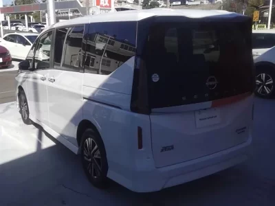 Nissan SERENA  с аукциона в Японии
