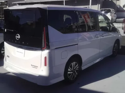 Nissan SERENA  с аукциона в Японии
