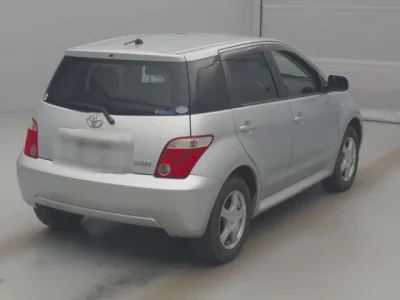 Toyota IST  с аукциона в Японии