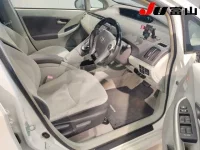 Toyota PRIUS лот № 3068 оценка 3.5  с аукциона в Японии 5