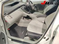 Toyota PRIUS лот № 3068 оценка 3.5  с аукциона в Японии 2
