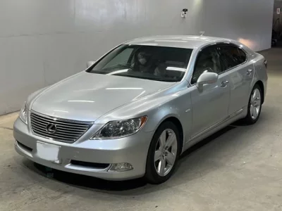 Lexus LS  с аукциона в Японии