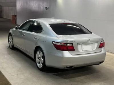 Lexus LS  с аукциона в Японии