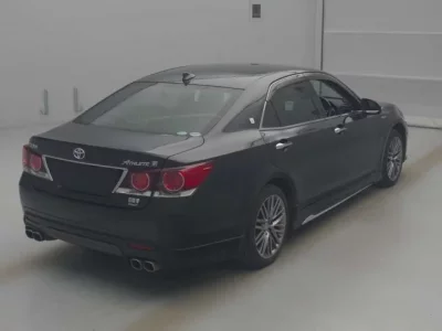 Toyota CROWN  с аукциона в Японии