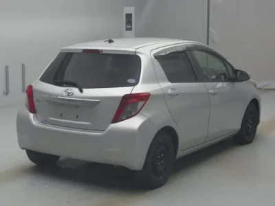 Toyota VITZ  с аукциона в Японии