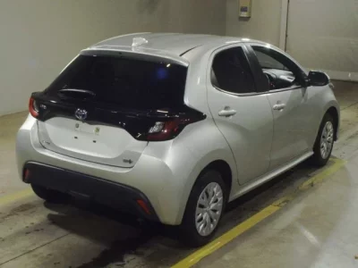 Toyota YARIS  с аукциона в Японии