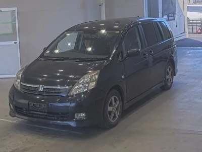 Toyota ISIS  с аукциона в Японии