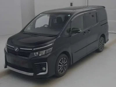 Toyota VOXY  с аукциона в Японии