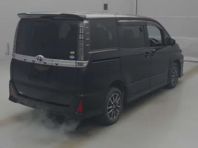 Toyota VOXY  с аукциона в Японии