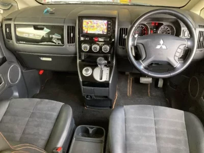 Mitsubishi DELICA D5
