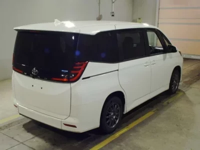 Toyota NOAH  с аукциона в Японии