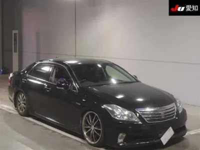 Toyota CROWN  с аукциона в Японии