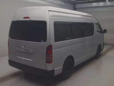 Toyota HIACE  с аукциона в Японии
