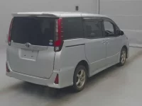 Toyota NOAH лот № 70268 оценка 3.5  с аукциона в Японии 1