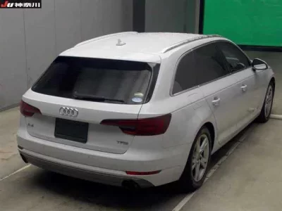 Audi A4  с аукциона в Японии