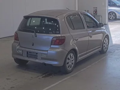 Toyota VITZ  с аукциона в Японии