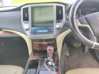Toyota CROWN лот № 2068 оценка 3  с аукциона в Японии 4