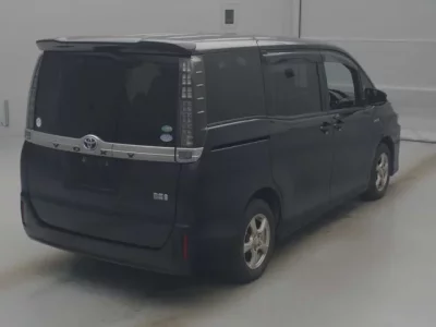 Toyota VOXY  с аукциона в Японии