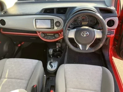 Toyota VITZ  с аукциона в Японии