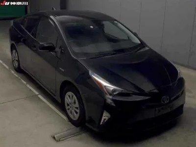 Toyota PRIUS  с аукциона в Японии