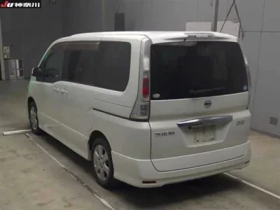 Nissan SERENA  с аукциона в Японии
