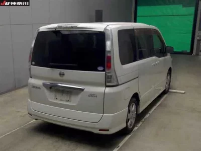 Nissan SERENA  с аукциона в Японии