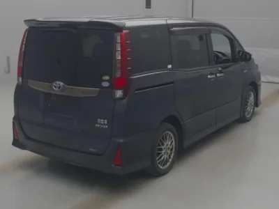Toyota NOAH  с аукциона в Японии