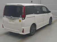Toyota NOAH лот № 70295 оценка R  с аукциона в Японии 1