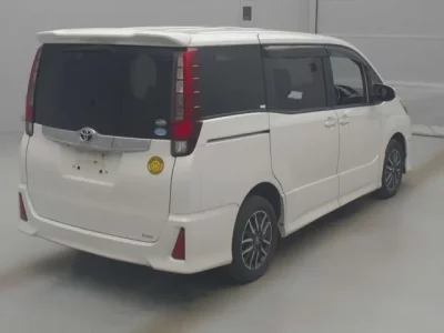 Toyota NOAH  с аукциона в Японии